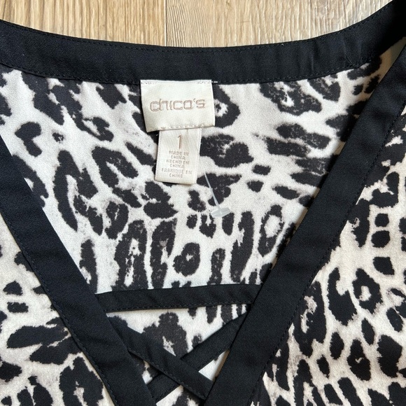 CHICOS ANIMAL PRINT SHORT SLEEVE BLOUSE - Picture 3 of 3